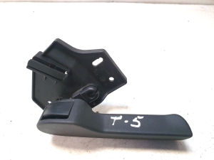 Hood release handle (interior) - 7H1823633B