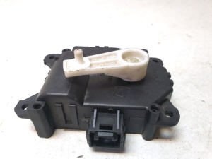 TOYOTA Avensis T27 (2008–2019) Salongi soojenduse klapi mootor 138002810 - 4