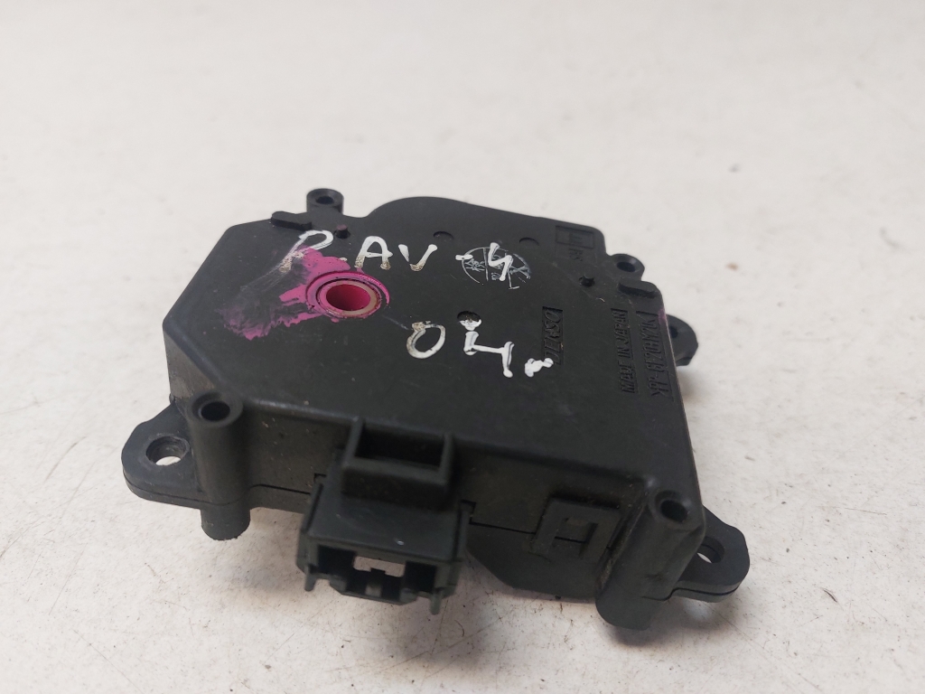 TOYOTA RAV 4 A2 (2000–2005) Heater flap actuator 0637008330 TOYOTA RAV 4 A2 (2000–2005) Heater flap actuator 0637008330