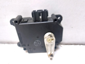 Mazda 3 (2003–2009) Salongi soojenduse klapi mootor 0610000990 - 3
