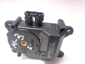 Mazda 3 (2003–2009) Salongi soojenduse klapi mootor 0610000990 - 4