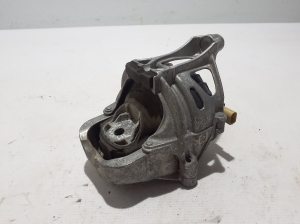 Porsche Panamera 971 (2016–2026) Engine mount 4M0199372FM - 2