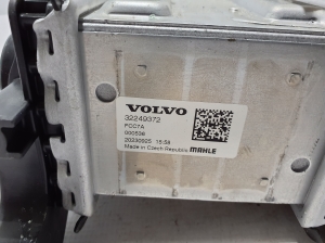 VOLVO XC60 (2017–2026) Vahejahuti radiaator 32249372 - 2