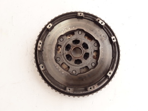  Clutch flywheel 