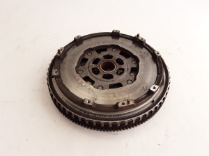  Clutch flywheel 