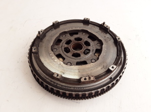  Clutch flywheel 