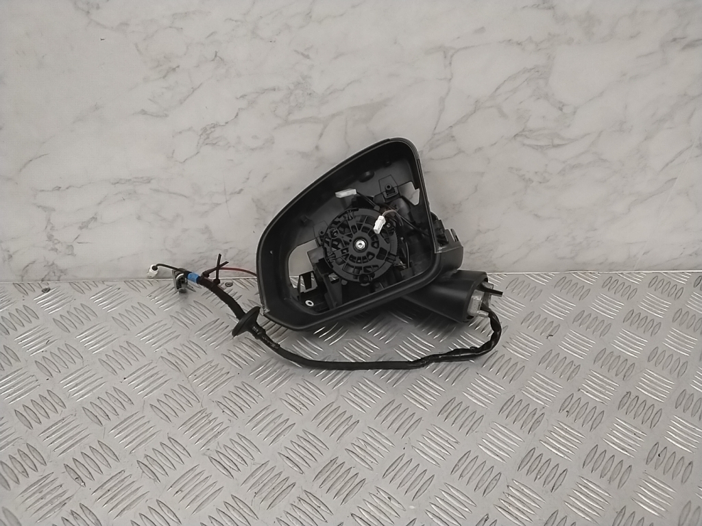 Used VOLVO XC40 Side mirror and its details