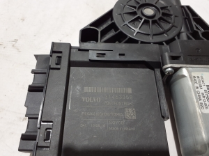 VOLVO XC90 (2015–2024) Front door window regulator motor 31453358 - 2
