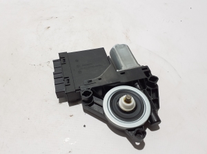 VOLVO XC90 (2015–2024) Front door window regulator motor 31453358 - 3