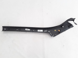  Windscreen strut outer 