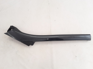  Windscreen strut outer 