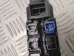 NISSAN Leaf II (2017–2026) Other switch 681RU5SH0A - 6