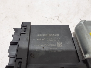VOLVO XC90 (2015–2024) Front door window regulator motor 31453355 - 3