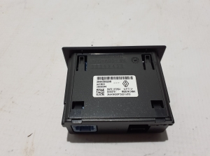RENAULT Clio V (2019–2026) USB port 284H39520R - 3