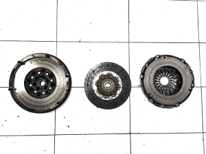   Kupplung und ihre Teile  - 03N105266L 