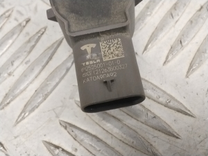 Tesla Model Y Y (2020–2026) Parkimisandur taga 252500101D - 2