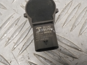 Tesla Model Y Y (2020–2026) Parkimisandur taga 252500101D - 3