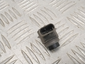 Tesla Model Y Y (2020–2026) Parkimisandur taga 252500101D - 4