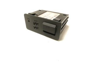 Mazda CX-3 (2015–2026) USB-pesa D09H669U0B - 5