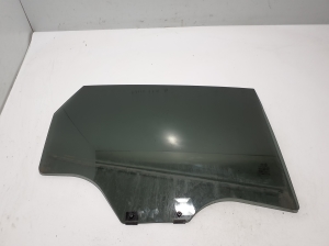   Rear side door glass  - 823007107R 