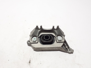 Engine bracket - 112223040R