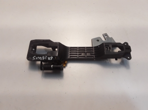 Halter für den vorderen Außentürgriff - 8282163J10