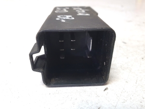 Opel Antara (2006–2017) Glow plug relay 0281003041 - 3