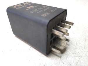 AUDI Q5 (2008–2017) Glow plug relay 038907281B - 2