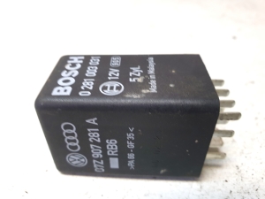 Volkswagen Transporter T5 (2003–2015) Glow plug relay 0281003031 - 2