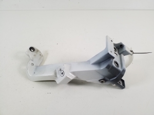 Front fender bracket - 31688244