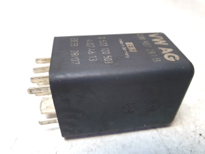 AUDI Q5 (2008–2017) Glow plug relay 038907281B - 3