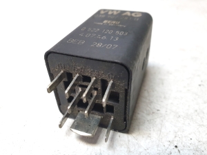 AUDI Q5 (2008–2017) Glow plug relay 038907281B - 5