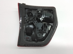 Citroen C5 II (2008–2016) Kofferraumdeckel-Rückleuchte und ihre Teile 9675067880 - 4