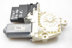 Volkswagen Passat B6 (2005–2010) Tagumise külgukse aknatõstuki mootor 1K0959704P - 3