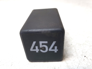 Volkswagen Transporter T5 (2003–2015) Glow plug relay 7E0919506 - 2