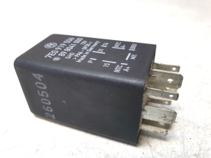 Volkswagen Transporter T5 (2003–2015) Glow plug relay 7E0919506 - 3
