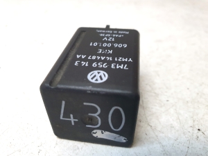 Volkswagen Passat B6 (2005–2010) Glow plug relay 7M3959143 - 2