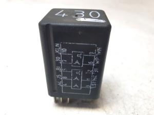 Volkswagen Passat B6 (2005–2010) Glow plug relay 7M3959143 - 3