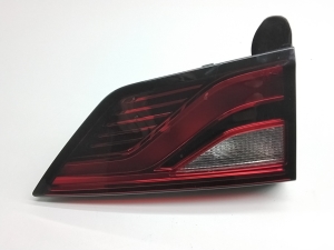 Tail light on trunk lid - 41054010S40