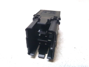 Volkswagen Passat B6 (2005–2010) Warnblinkschalter 300953509 - 4