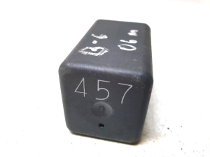 AUDI Q5 (2008–2017) Glow plug relay 038907281B - 2