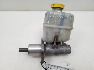 Jeep Cherokee KJ (2001–2007) Brake master cylinder - 2
