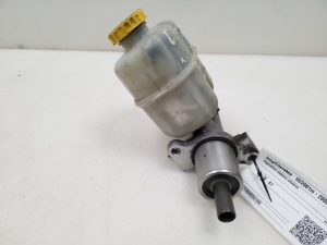 Jeep Cherokee KJ (2001–2007) Brake master cylinder - 3