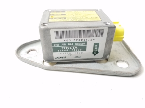 LEXUS LS (2000–2006) Airbagsensor 8986024020 - 3