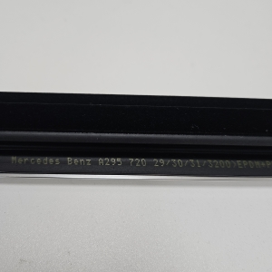 Mercedes Benz EQE V295 (2022–2026) Esiukse liist A295720300064 - 2