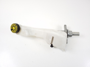Brake master cylinder - 6868997