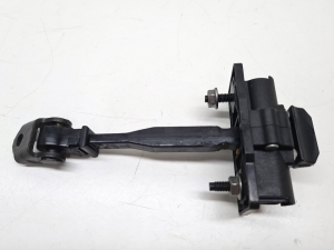Opel Corsa F (2019–2026) Rear side door opening limiter - 2