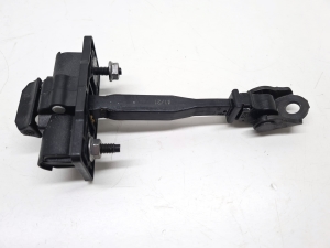   Rear side door opening limiter  -  