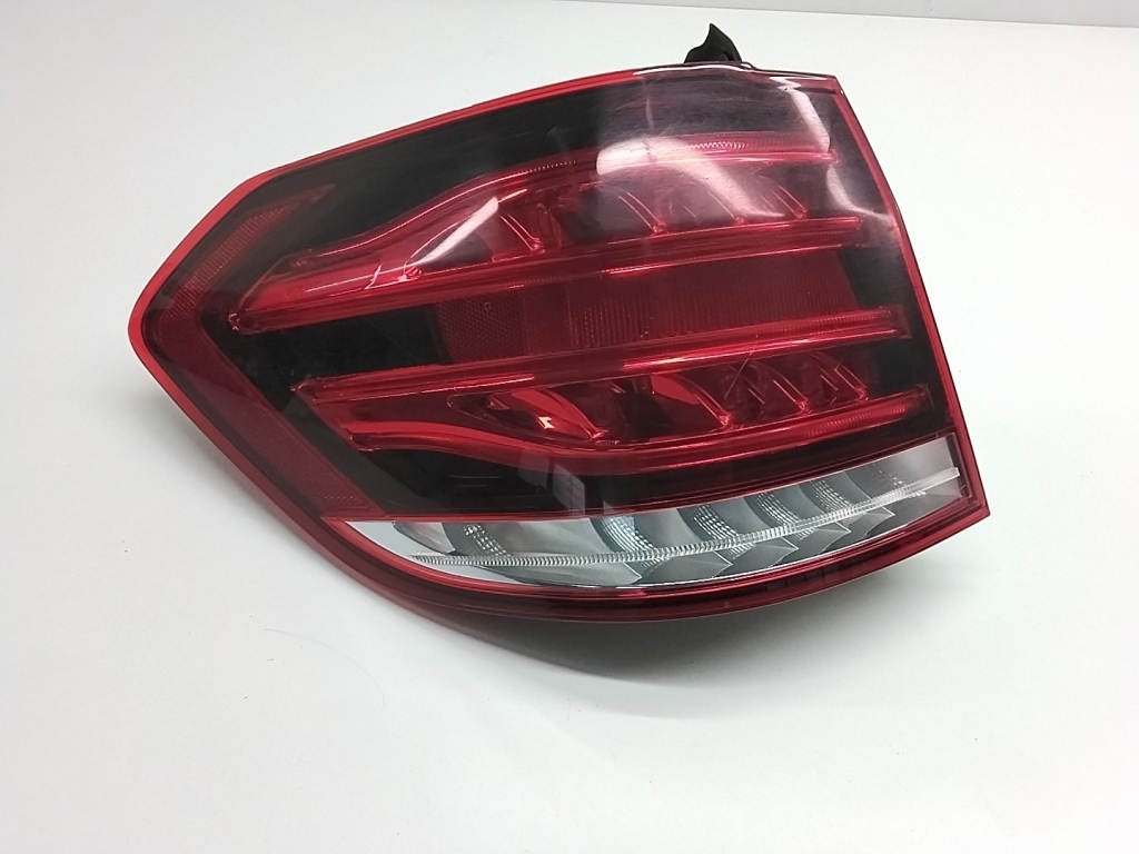 Mercedes Benz E-Class W212 (2009–2015) Eckleuchte hinten A2129061703 Mercedes Benz E-Class W212 (2009–2015) Eckleuchte hinten A2129061703