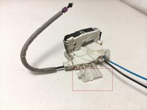 Mercedes Benz E-Class W212 (2009–2015) Rear side door lock A2047302235 - 4